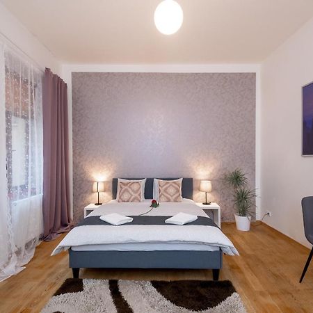 Luxury Apartment In The Center Of Praga Esterno foto