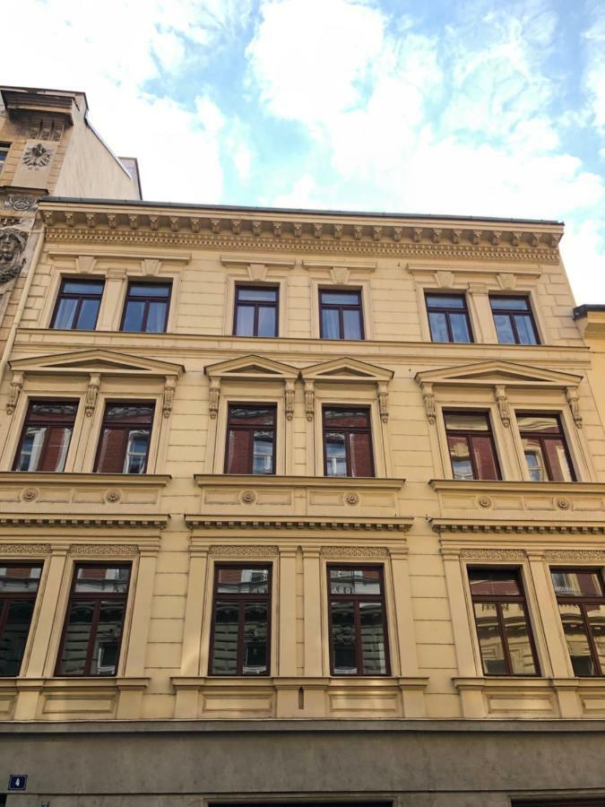 Luxury Apartment In The Center Of Praga Esterno foto