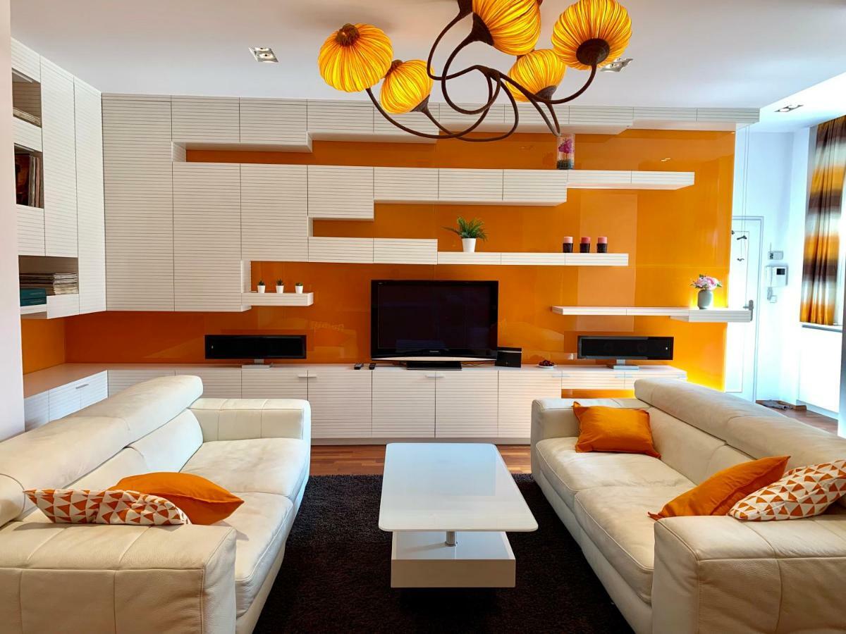 Luxury Apartment In The Center Of Praga Esterno foto