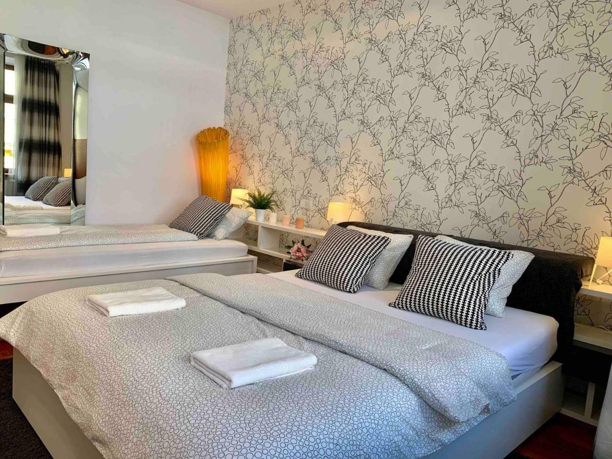 Luxury Apartment In The Center Of Praga Esterno foto