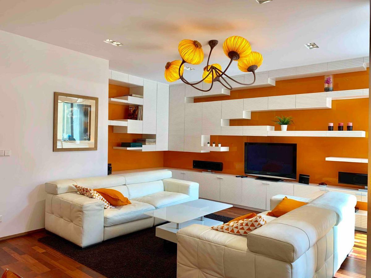 Luxury Apartment In The Center Of Praga Esterno foto
