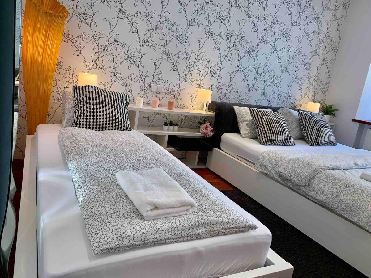 Luxury Apartment In The Center Of Praga Esterno foto