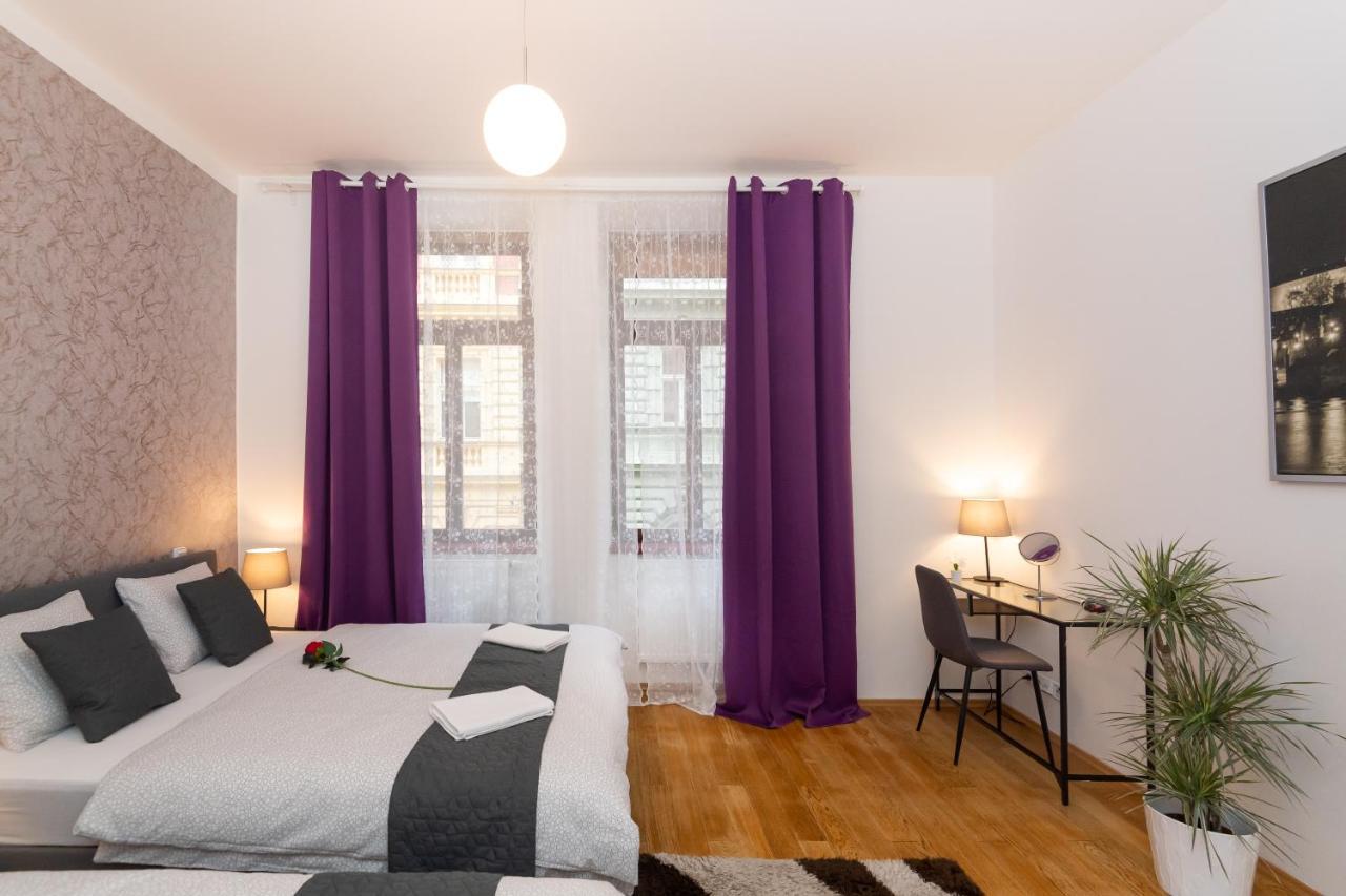 Luxury Apartment In The Center Of Praga Esterno foto