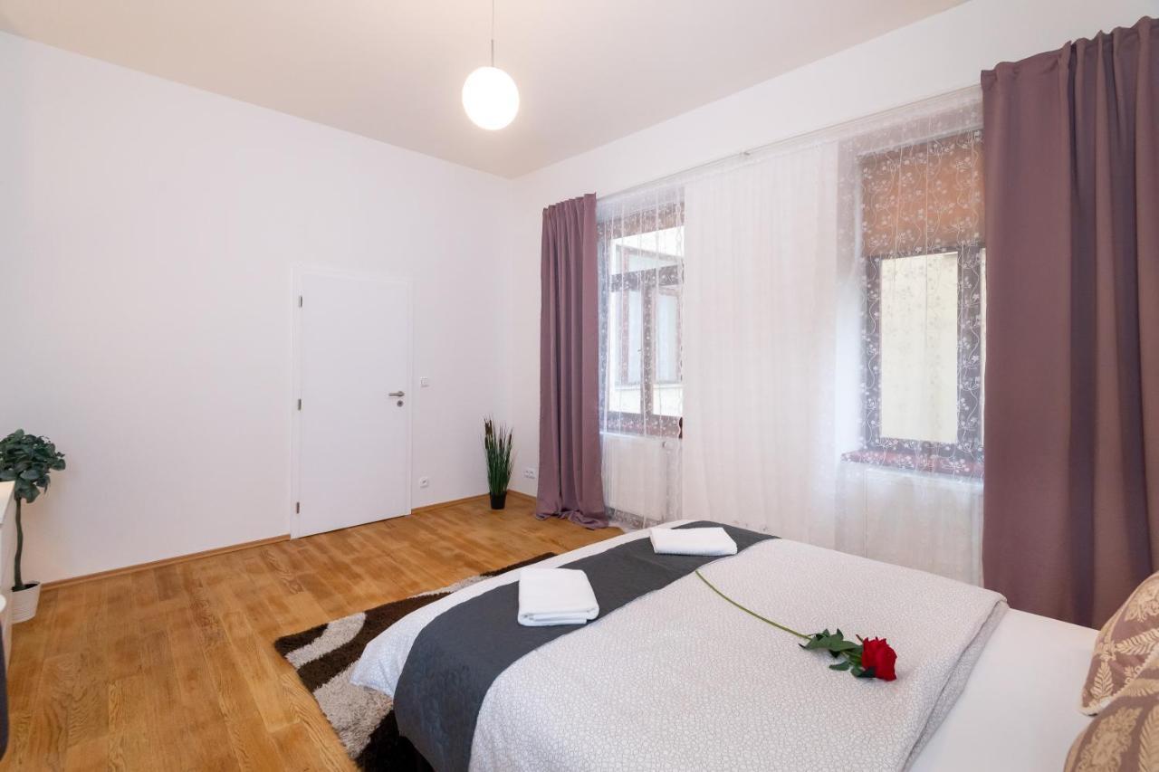 Luxury Apartment In The Center Of Praga Esterno foto