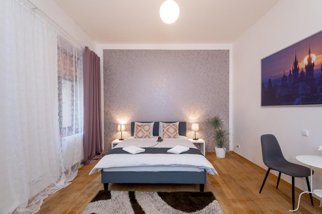 Luxury Apartment In The Center Of Praga Esterno foto