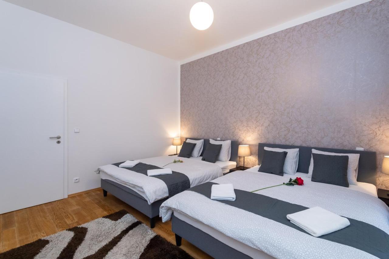 Luxury Apartment In The Center Of Praga Esterno foto