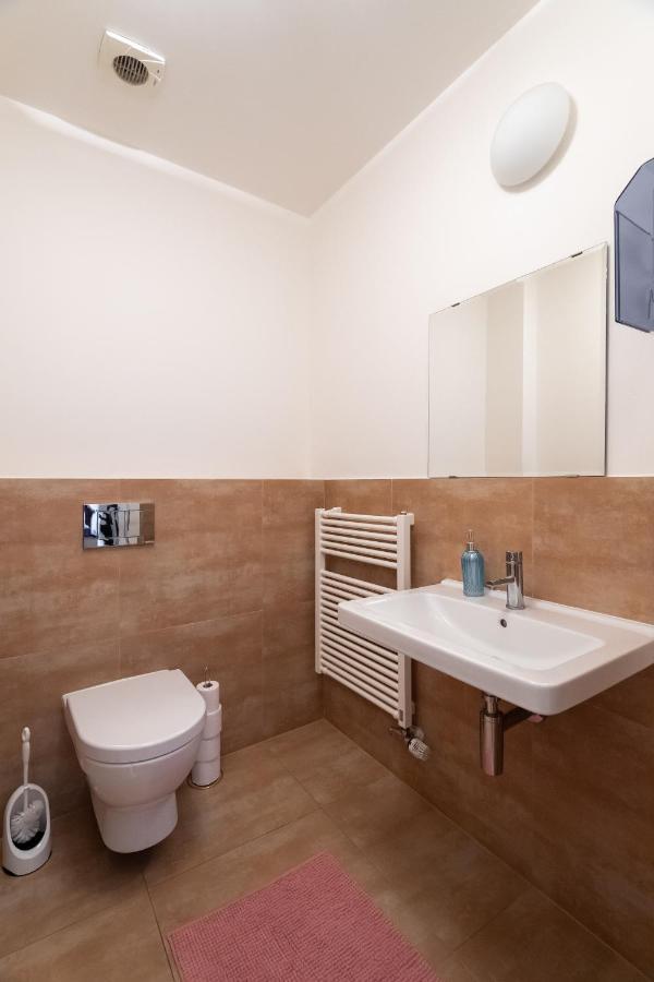 Luxury Apartment In The Center Of Praga Esterno foto